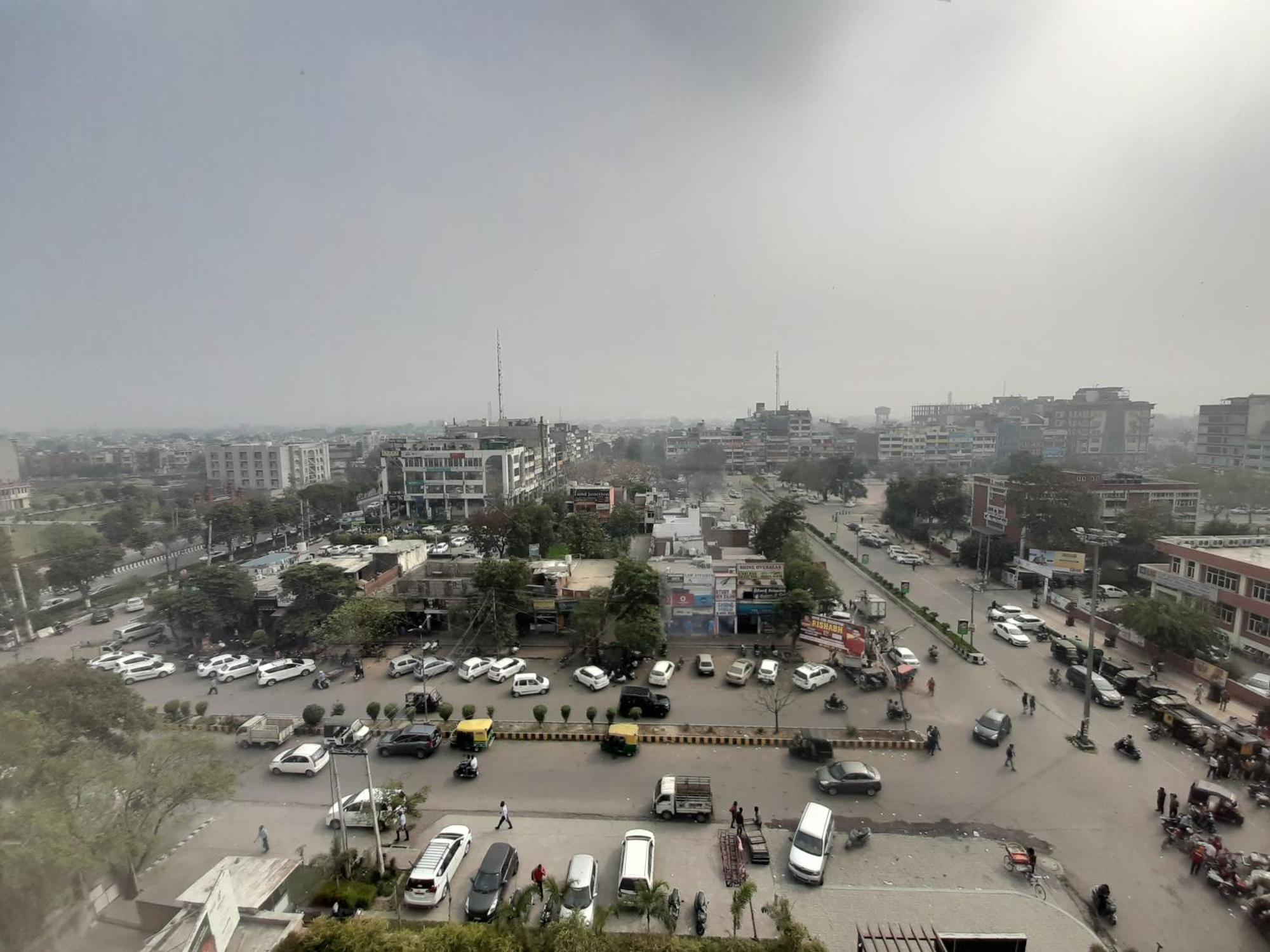 فندق هوليداي إن أمريتسار رانجيت أفينو المظهر الخارجي الصورة